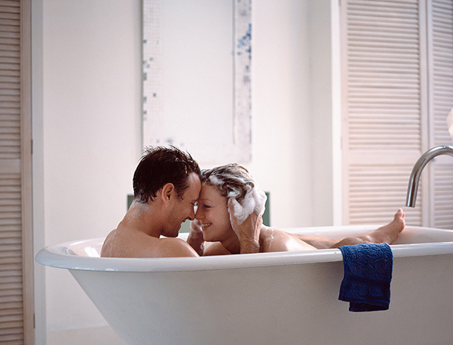 Мудрая супруга дарит мужу радость в ванной порно фото бесплатно